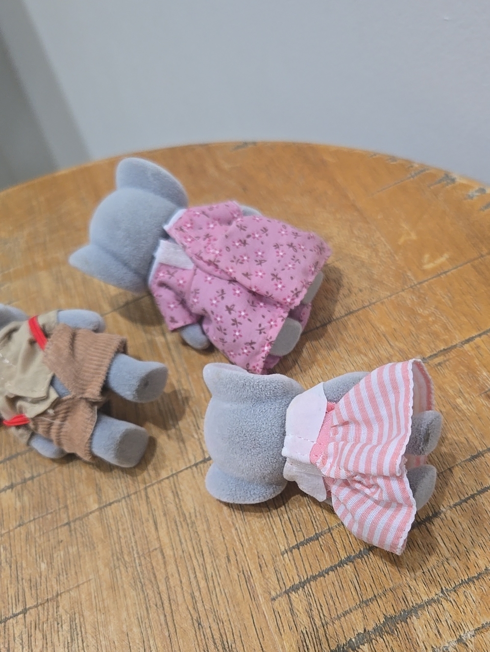 Sylvanian Families Calico Critters Elephant Dolls (Lot Of 3) - Picture 11 of 12